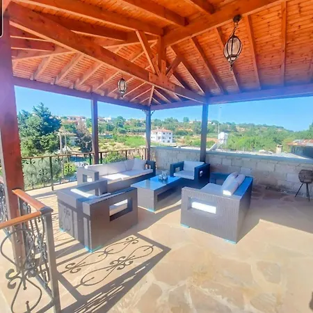 Elizabeth Villa *